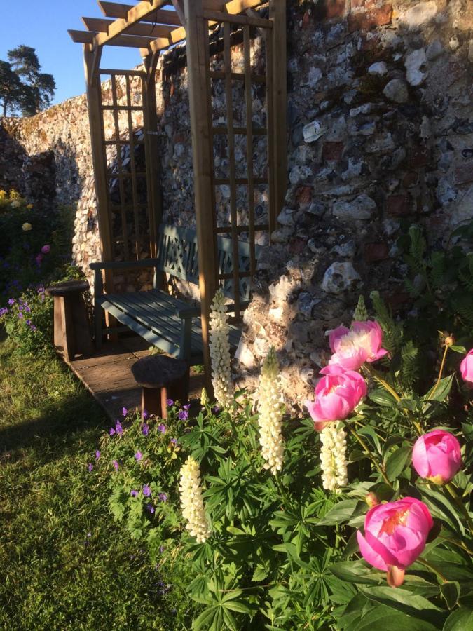 Dairy Cottage Cockley Cley Exterior photo